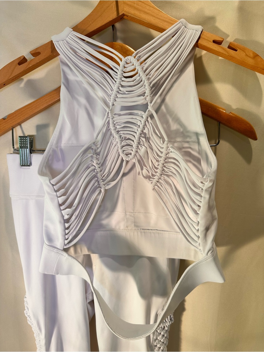Carbon38 ATHLEISURE SET White crochet Macrame- Leggings(S) & top(M) with Cutouts - Picture 4 of 8